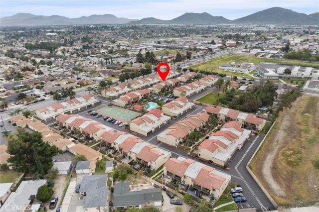 9274 Citrus Ave, Fontana, CA 92335