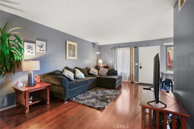 9274 Citrus Ave, Fontana, CA 92335