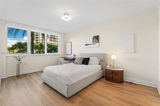 20201 E Country Club Dr 308, Aventura, FL 33180
