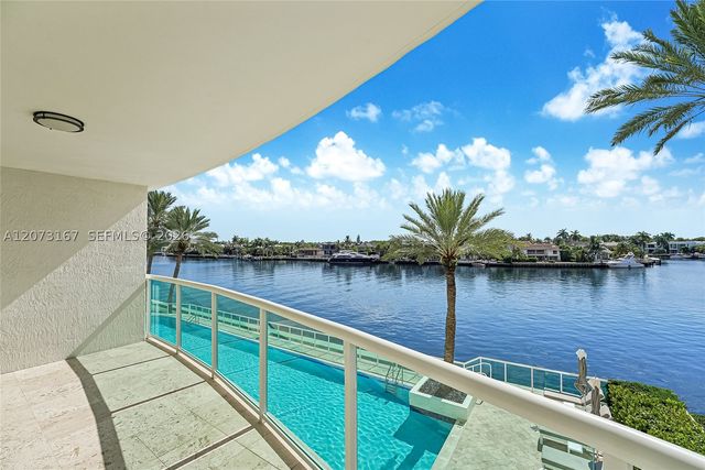 20201 E Country Club Dr 308, Aventura, FL 33180
