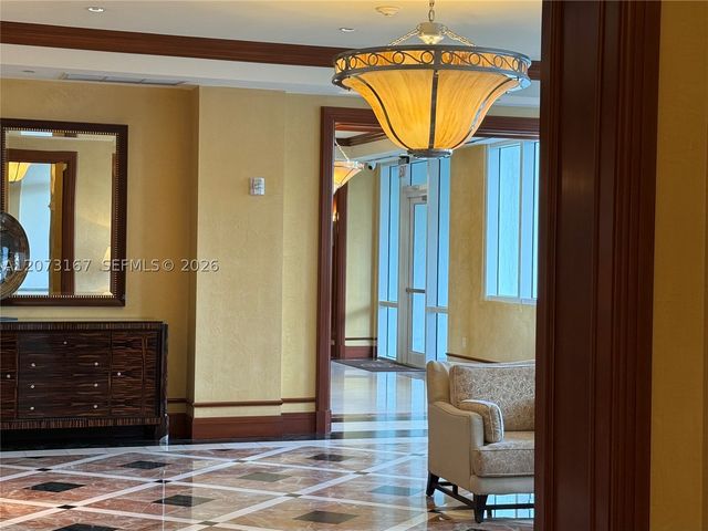 20201 E Country Club Dr 308, Aventura, FL 33180