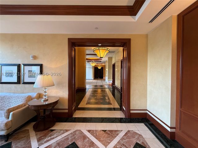 20201 E Country Club Dr 308, Aventura, FL 33180