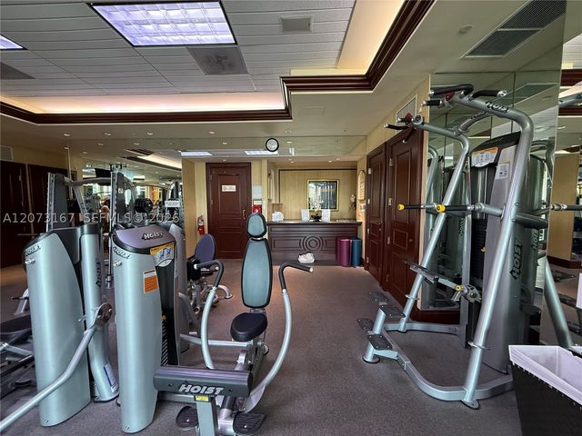 20201 E Country Club Dr 308, Aventura, FL 33180