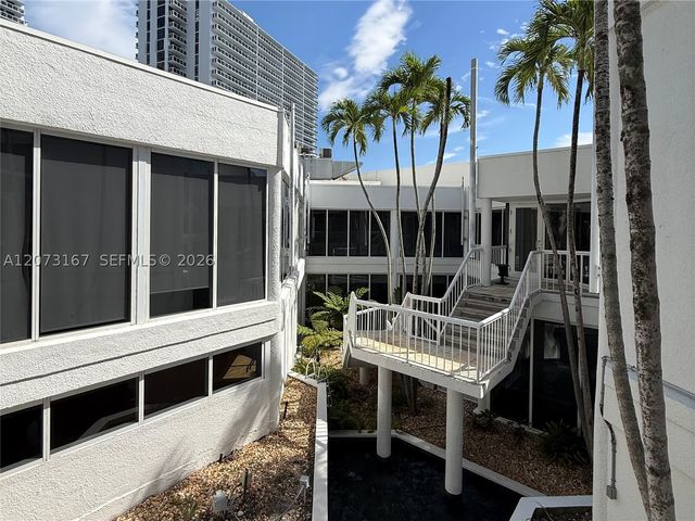 20201 E Country Club Dr 308, Aventura, FL 33180