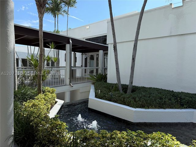 20201 E Country Club Dr 308, Aventura, FL 33180