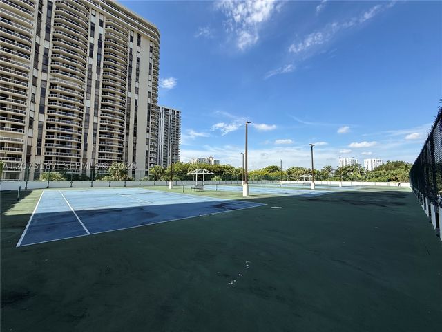 20201 E Country Club Dr 308, Aventura, FL 33180