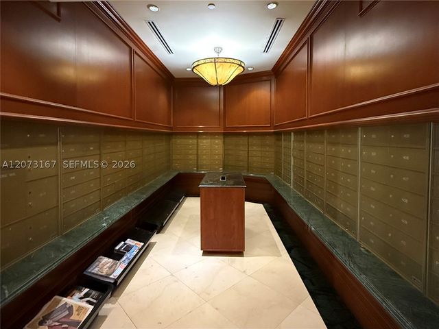 20201 E Country Club Dr 308, Aventura, FL 33180