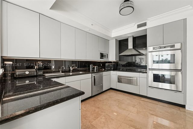 20201 E Country Club Dr 308, Aventura, FL 33180