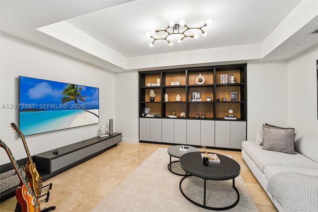 20201 E Country Club Dr 308, Aventura, FL 33180