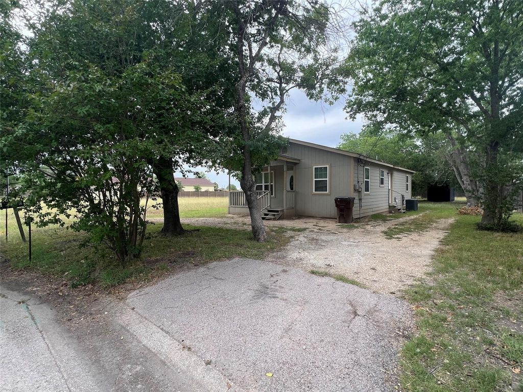 1310 Torres ST, Lockhart, TX 78644