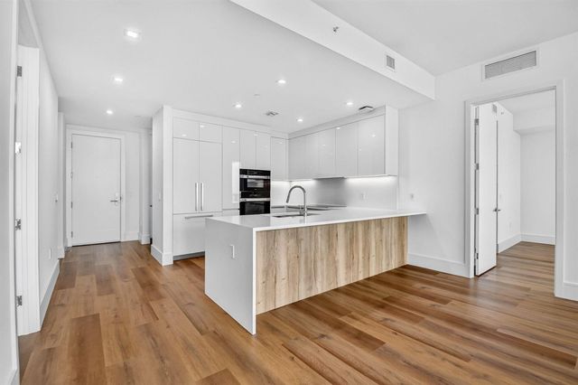 220 Lake Shore Drive 1511, Lake Park, FL 33403