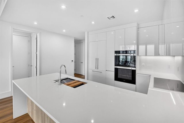 220 Lake Shore Drive 1511, Lake Park, FL 33403