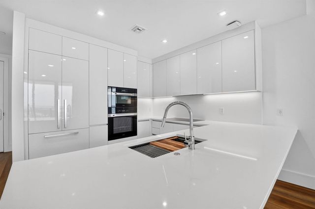 220 Lake Shore Drive 1511, Lake Park, FL 33403