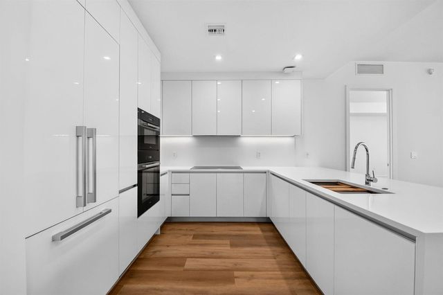 220 Lake Shore Drive 1511, Lake Park, FL 33403