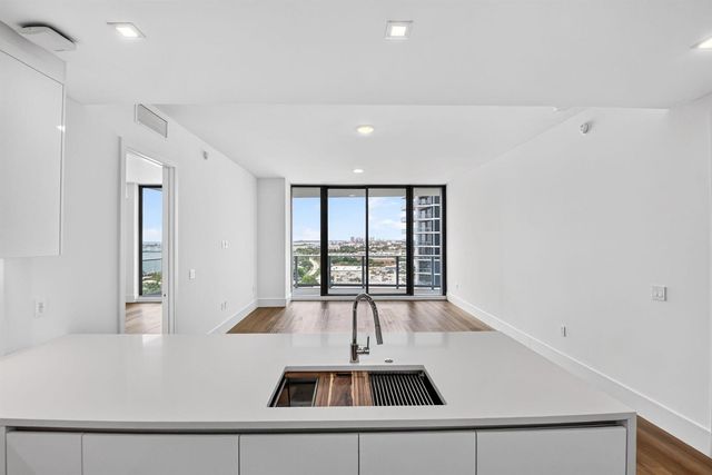 220 Lake Shore Drive 1511, Lake Park, FL 33403