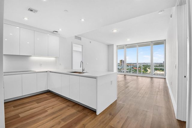 220 Lake Shore Drive 1511, Lake Park, FL 33403