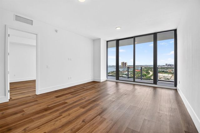 220 Lake Shore Drive 1511, Lake Park, FL 33403