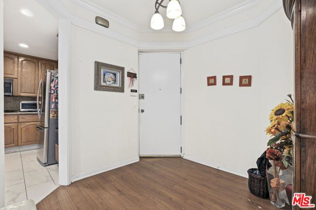 4230 Stansbury Avenue 105, Sherman Oaks, CA 91423