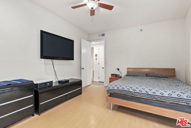 4230 Stansbury Avenue 105, Sherman Oaks, CA 91423