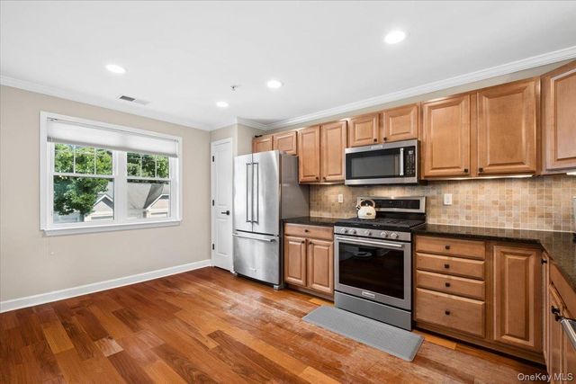 225 Waterside Close, Peekskill, NY 10566