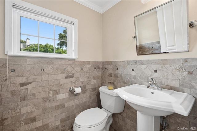 225 Waterside Close, Peekskill, NY 10566
