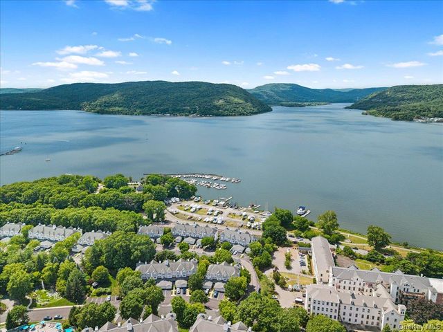 225 Waterside Close, Peekskill, NY 10566