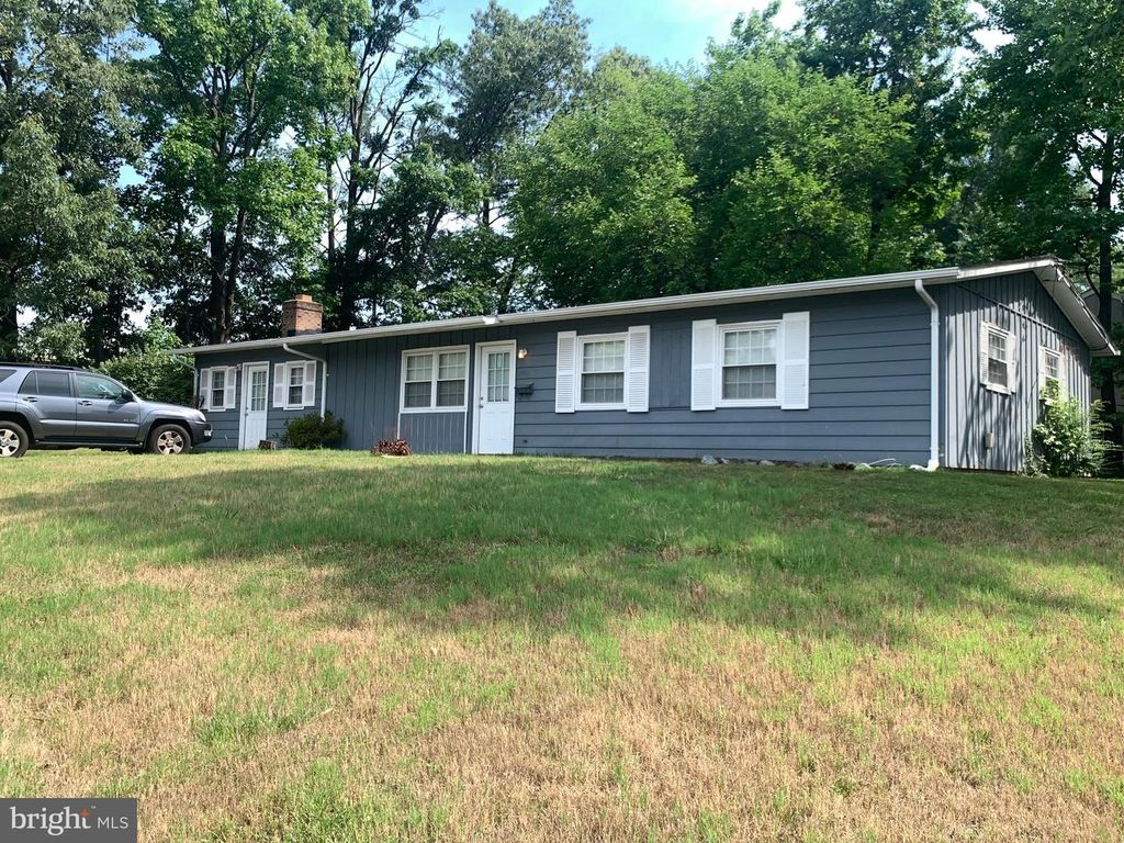 9400 FONTANA DR, Lanham, MD 20706