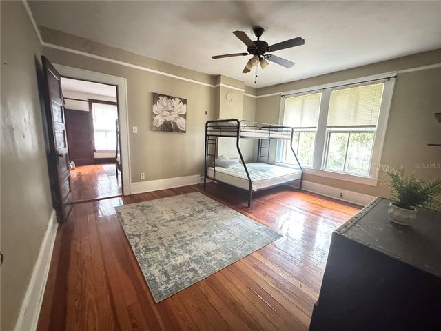 907 NW 11TH AVENUE, Gainesville, FL 32601
