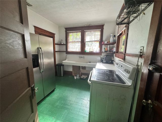 907 NW 11TH AVENUE, Gainesville, FL 32601