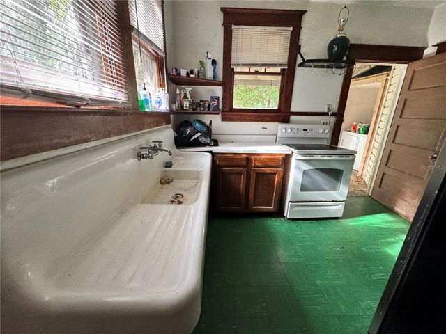 907 NW 11TH AVENUE, Gainesville, FL 32601