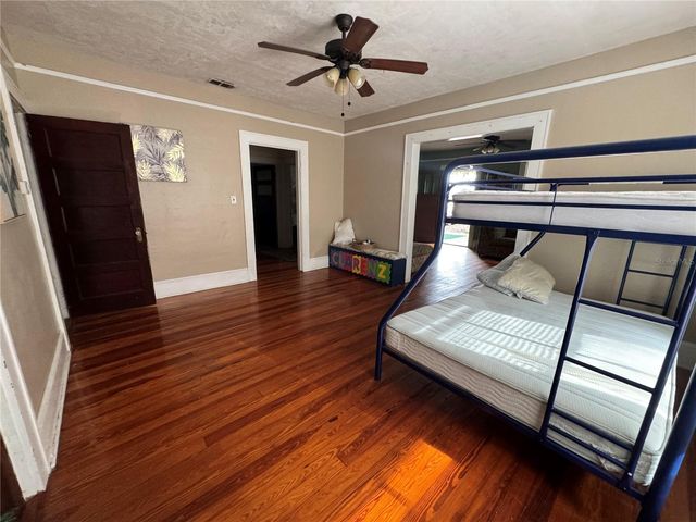 907 NW 11TH AVENUE, Gainesville, FL 32601