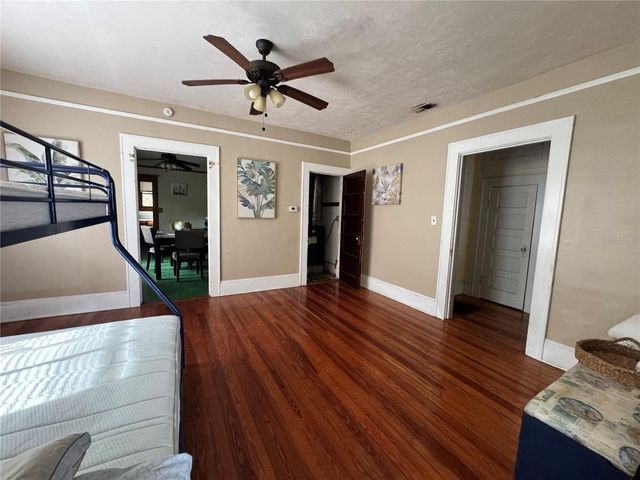 907 NW 11TH AVENUE, Gainesville, FL 32601