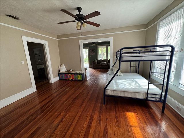 907 NW 11TH AVENUE, Gainesville, FL 32601