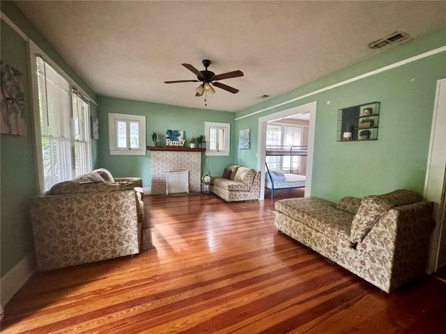 907 NW 11TH AVENUE, Gainesville, FL 32601