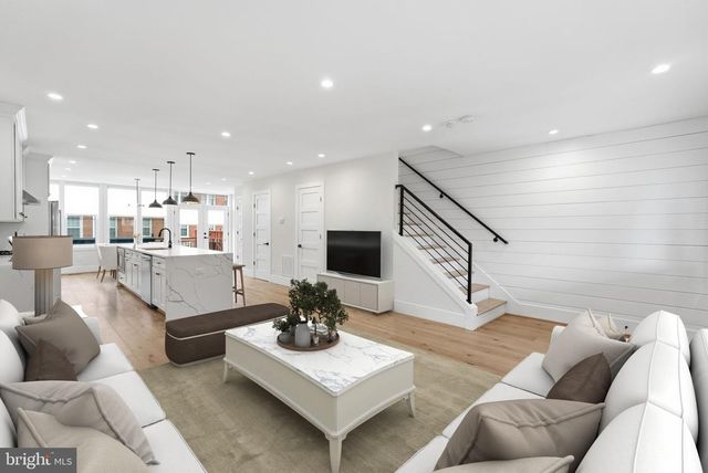 15 ROCK CREEK CHURCH RD NW, Washington, DC 20011