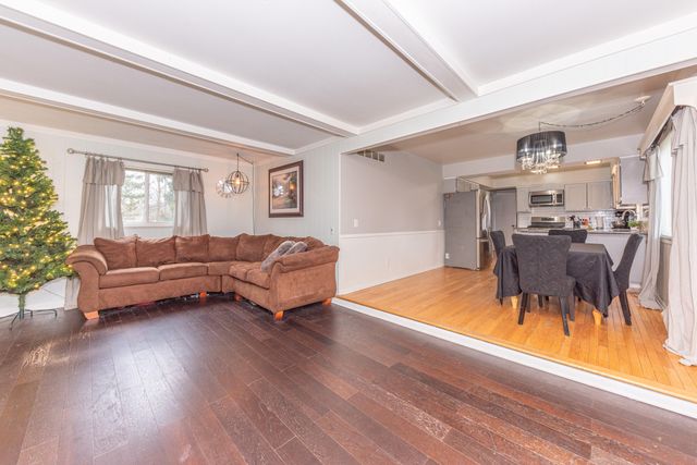 1470 Nightingale Road, Wixom, MI 48393