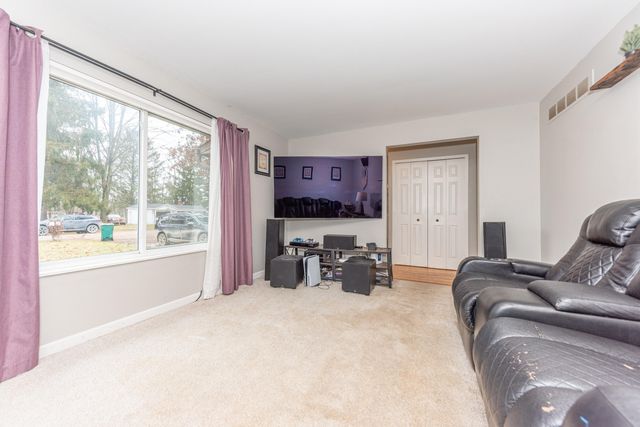 1470 Nightingale Road, Wixom, MI 48393