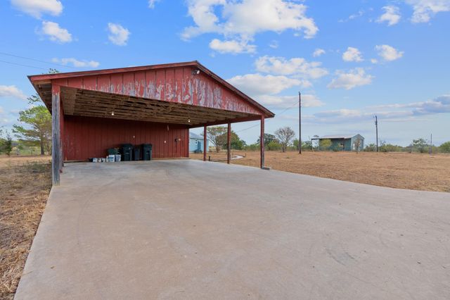 154 Caracara LN, Dale, TX 78616