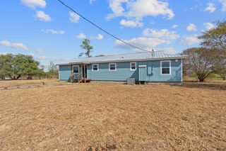 154 Caracara LN, Dale, TX 78616