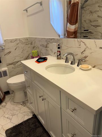 9 Northcote Road, Westbury, NY 11590