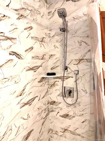 9 Northcote Road, Westbury, NY 11590