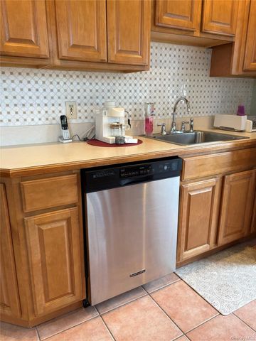 9 Northcote Road, Westbury, NY 11590