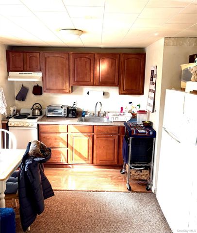 9 Northcote Road, Westbury, NY 11590