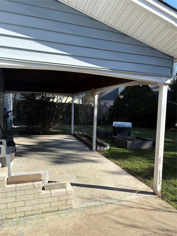 9 Northcote Road, Westbury, NY 11590