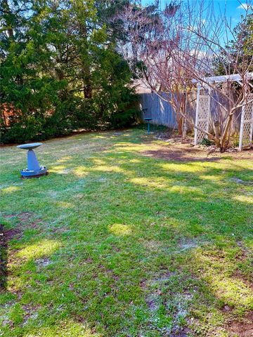 9 Northcote Road, Westbury, NY 11590