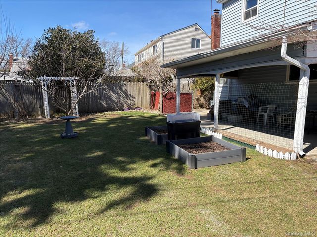 9 Northcote Road, Westbury, NY 11590