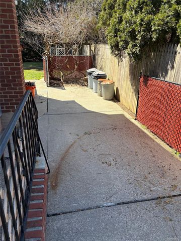 9 Northcote Road, Westbury, NY 11590