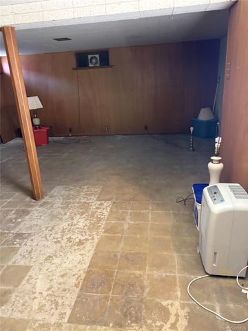 9 Northcote Road, Westbury, NY 11590