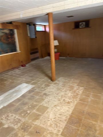 9 Northcote Road, Westbury, NY 11590