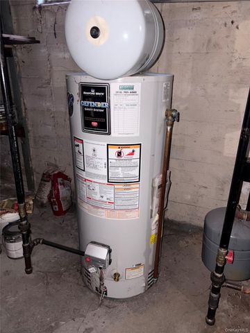 9 Northcote Road, Westbury, NY 11590